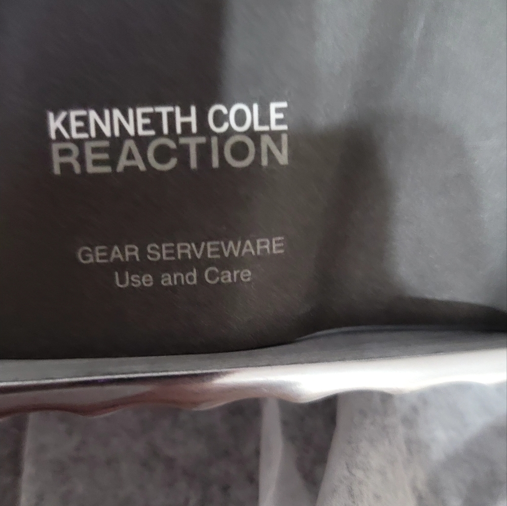 Kenneth Cole Reaction Divided Server - Picture 5 of 11